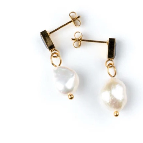 Black Baquette Pearl Drop stud earrings - Picture 1 of 7